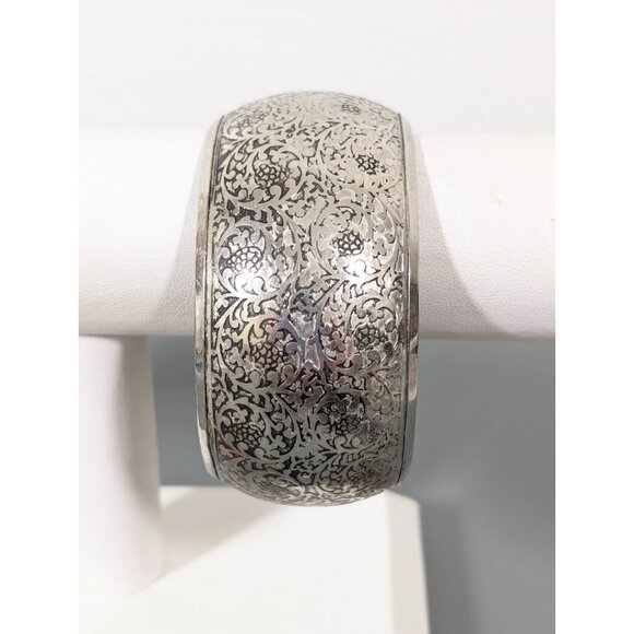 American Eagle Y2K Bracelet Silver Tone Repousse Style Wide Chunky Tribal Boho - Picture 1 of 10